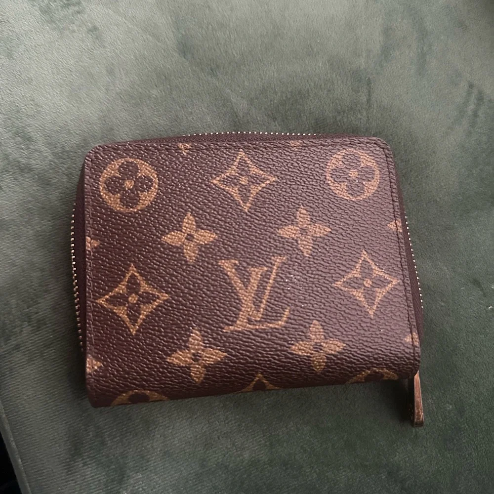Louis Vuitton Zippy Coin Purse - Picture 1 of 3